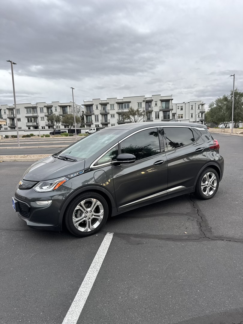 Used 2020 Chevrolet Bolt LT FWD image 1