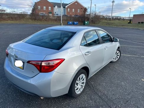Used 2018 Toyota Corolla LE image 2