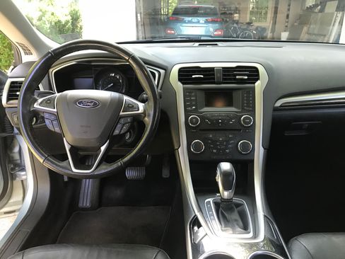 Used 2013 Ford Fusion SE FWD image 12