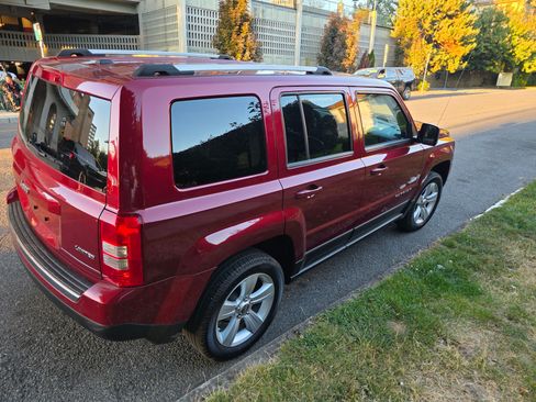 Used 2012 Jeep Patriot Limited w/ Sun/Sound Group image 2