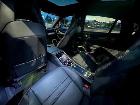 Used 2022 Porsche Panamera 4 E-Hybrid image 14