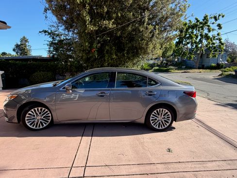 Used 2016 Lexus ES 350 w/ Luxury Package w/Wood Trim FWD image 2