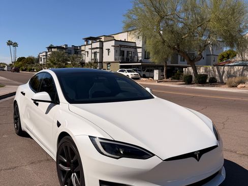 Used 2024 Tesla Model S Plaid image 5