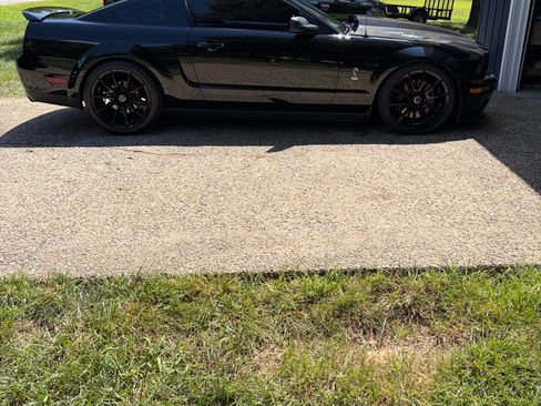 Used 2007 Ford Mustang Shelby GT500 RWD image 2