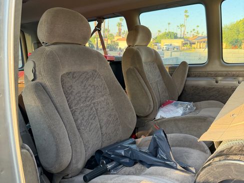 Used 2002 Chevrolet Express 1500 LT RWD image 11