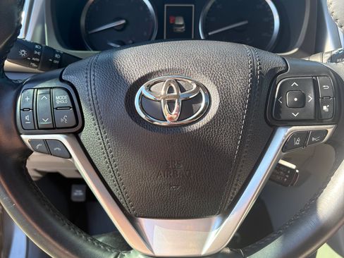 Used 2019 Toyota Highlander Limited image 12