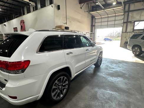 Used 2017 Jeep Grand Cherokee Overland image 9
