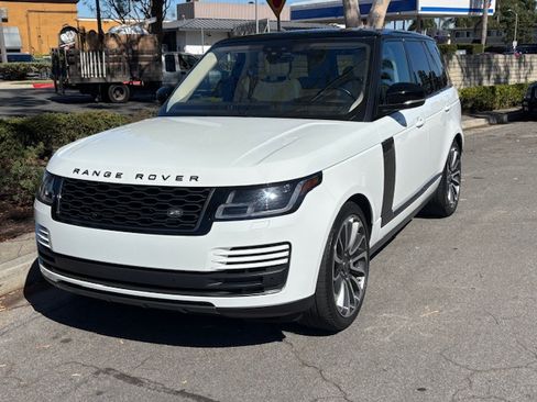 Used 2019 Land Rover Range Rover image 2