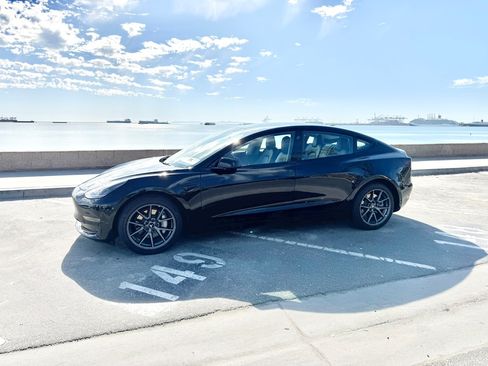 Used 2022 Tesla Model 3 Standard Sedan 4D image 5