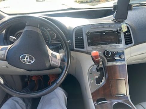 Used 2010 Toyota Venza image 12