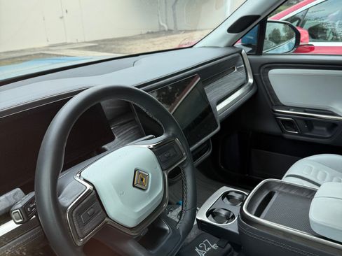 Used 2022 Rivian R1T Launch Edition image 18