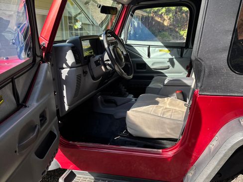 Used 1998 Jeep Wrangler SE image 8