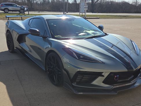 Used 2023 Chevrolet Corvette Stingray Coupe 2D image 2