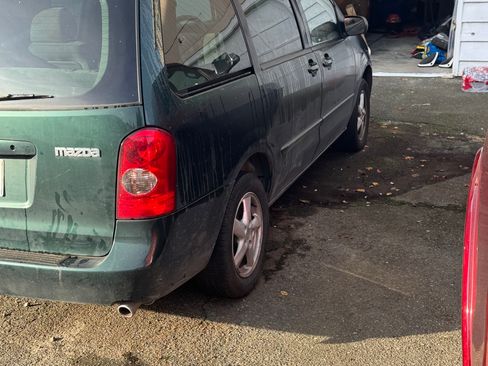 Used 2003 MAZDA MPV LX image 2