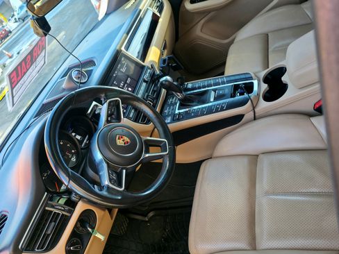 Used 2020 Porsche Macan image 21