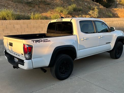Used 2021 Toyota Tacoma TRD Off-Road w/ Technology Package image 4