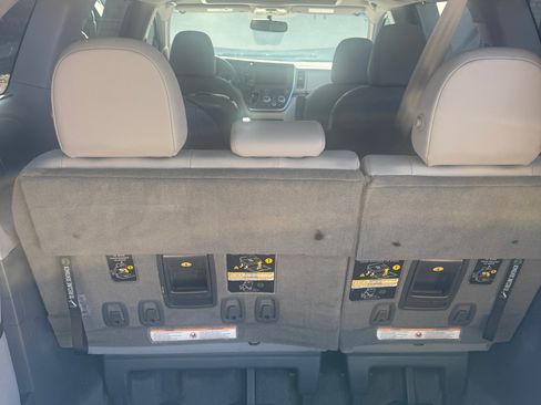 Used 2015 Toyota Sienna XLE w/ XLE Navigation Package image 15