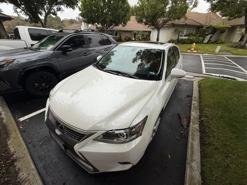 Used 2015 Lexus CT 200h image 4