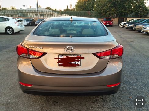 Used 2014 Hyundai Elantra SE image 2