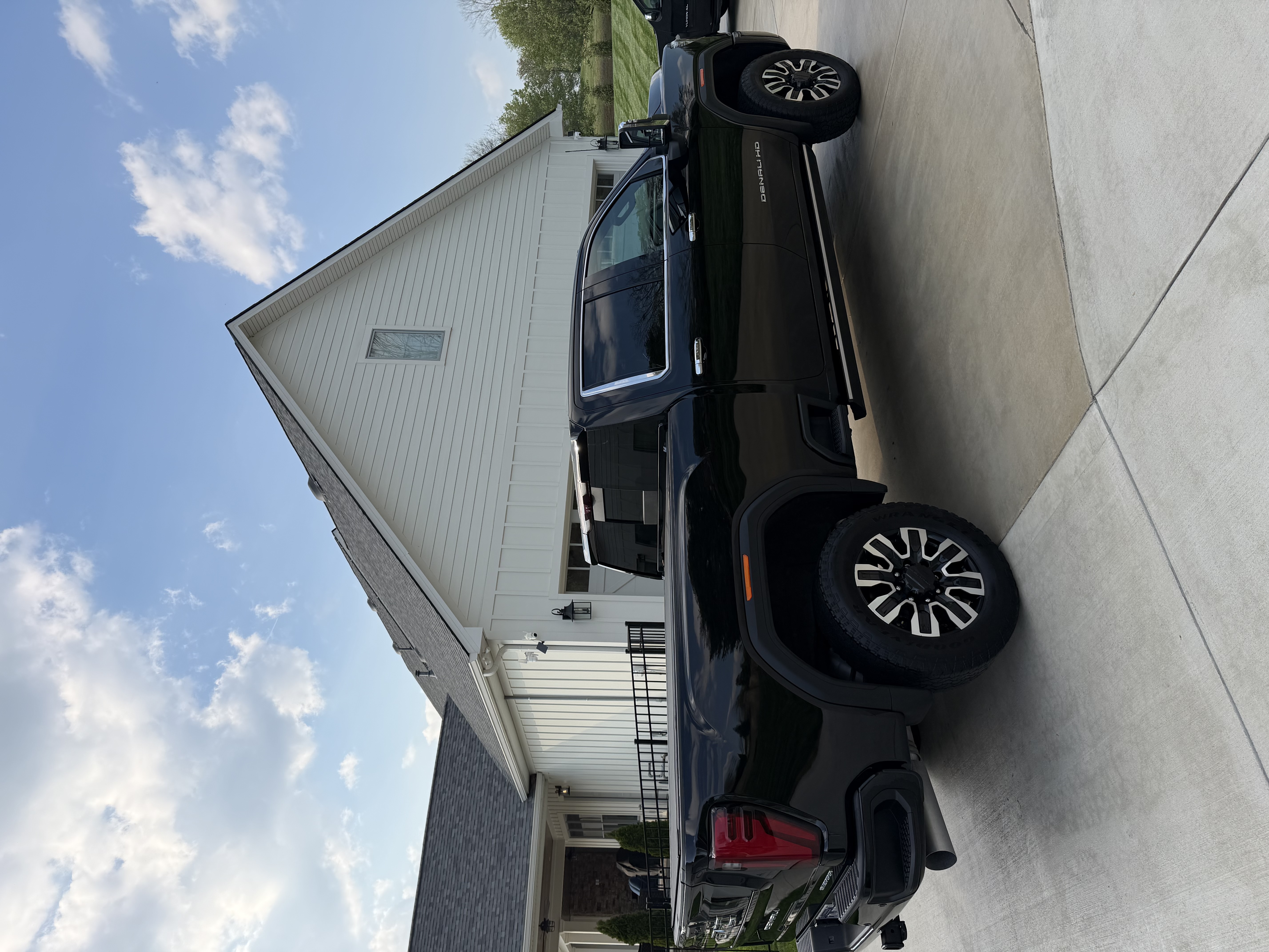 Used 2024 GMC Sierra 3500 Denali Ultimate AWD/4WD image 8