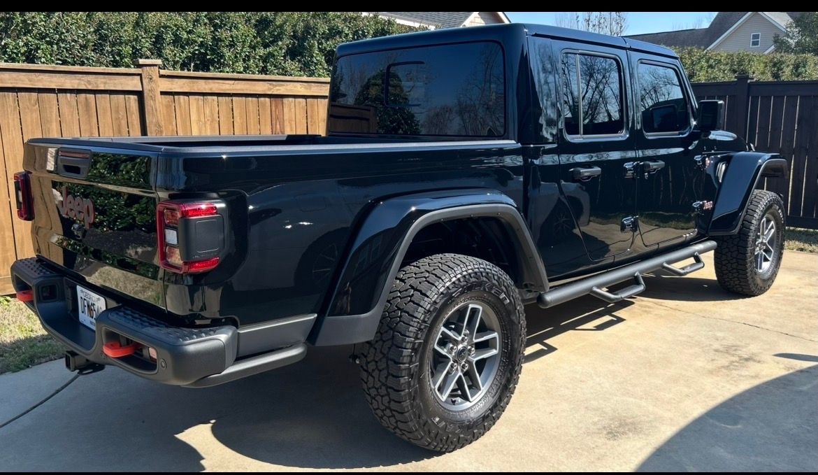 Used 2025 Jeep Gladiator Mojave AWD/4WD image 1