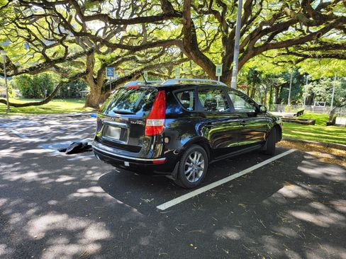 Used 2012 Hyundai Elantra w/ Preferred Pkg image 2