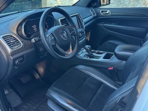 Used 2018 Jeep Grand Cherokee Altitude image 5