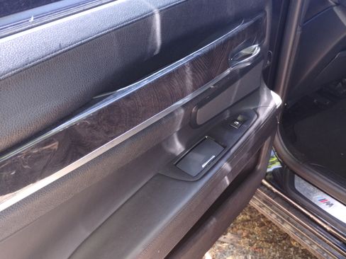 Used 2011 BMW 750i image 6