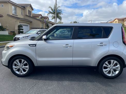 Used 2015 Kia Soul + FWD image 4