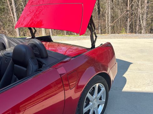 Used 2005 Cadillac XLR image 11