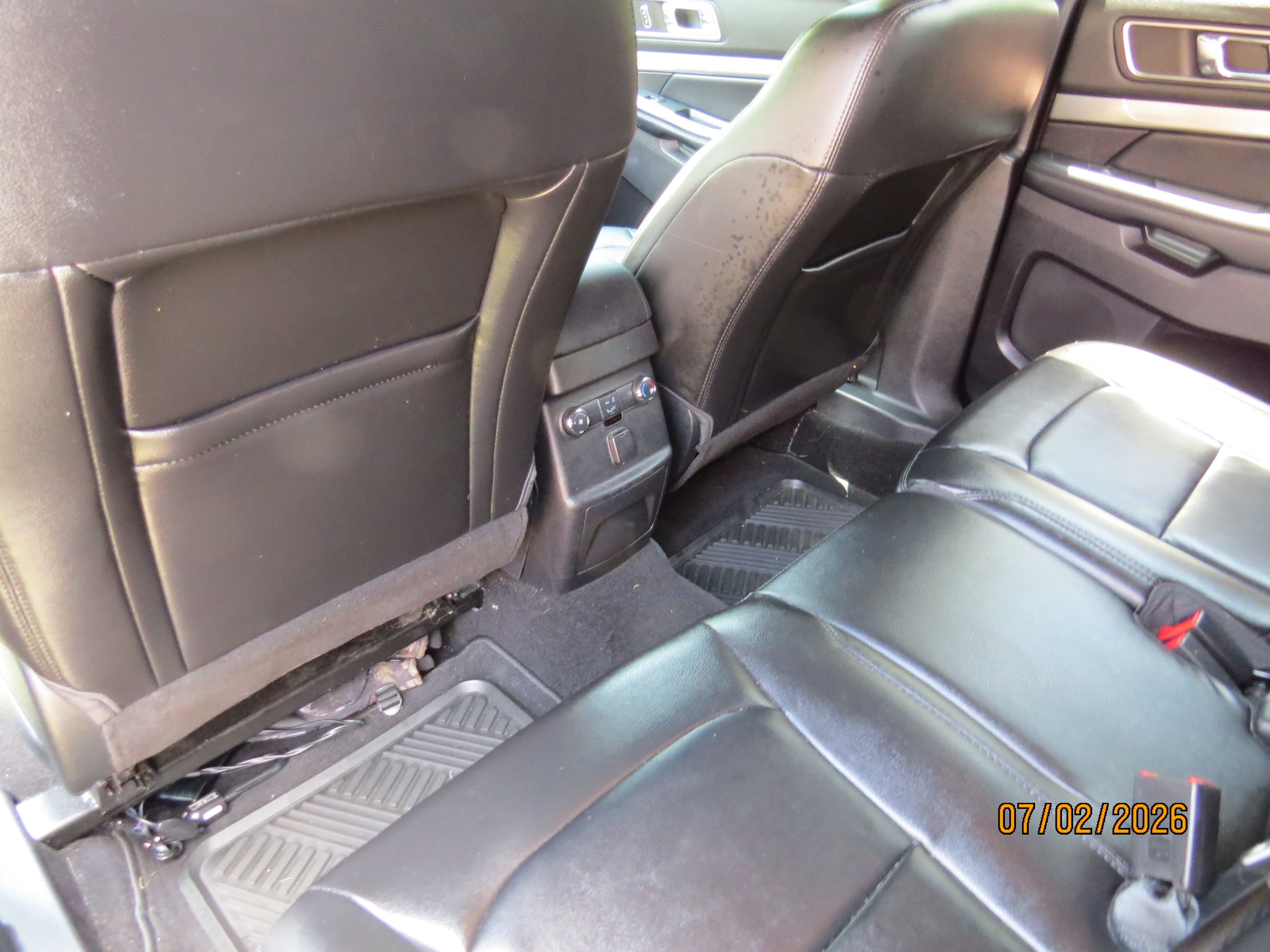 Used 2018 Ford Explorer XLT w/ Equipment Group 202A AWD/4WD image 9