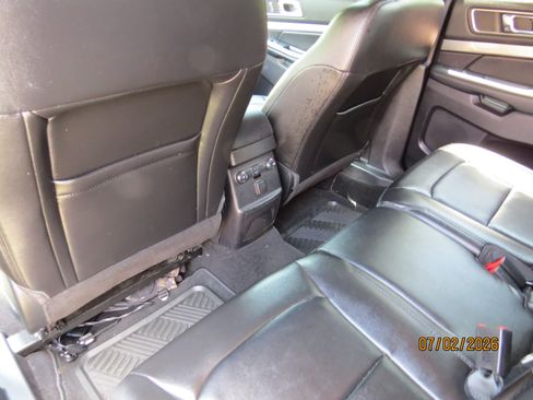 Used 2018 Ford Explorer XLT w/ Equipment Group 202A AWD/4WD image 9
