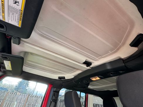 Used 2013 Jeep Wrangler Unlimited Sahara image 15