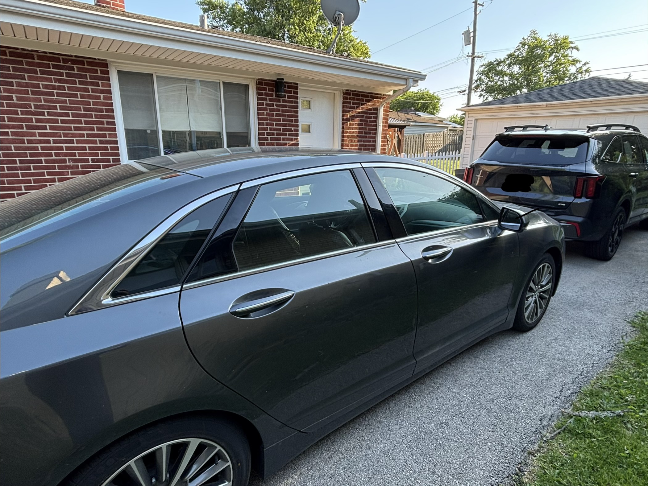 Used 2020 Lincoln MKZ FWD image 4