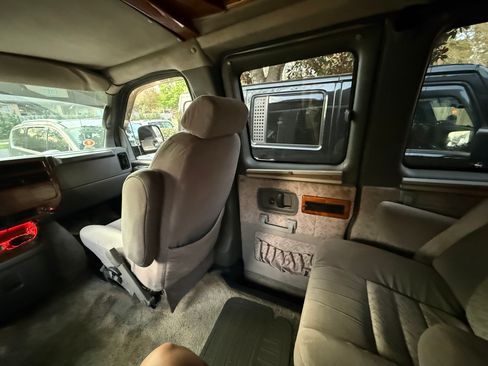 Used 2004 Chevrolet Express 1500 image 12