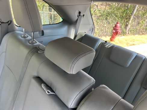 Used 2014 Toyota Highlander XLE image 14