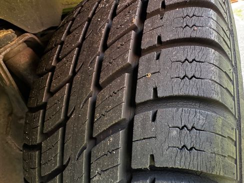 Used 2005 Ford Crown Victoria RWD image 16
