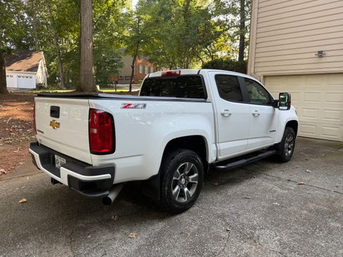 Used 2020 Chevrolet Colorado Z71 AWD/4WD image 2