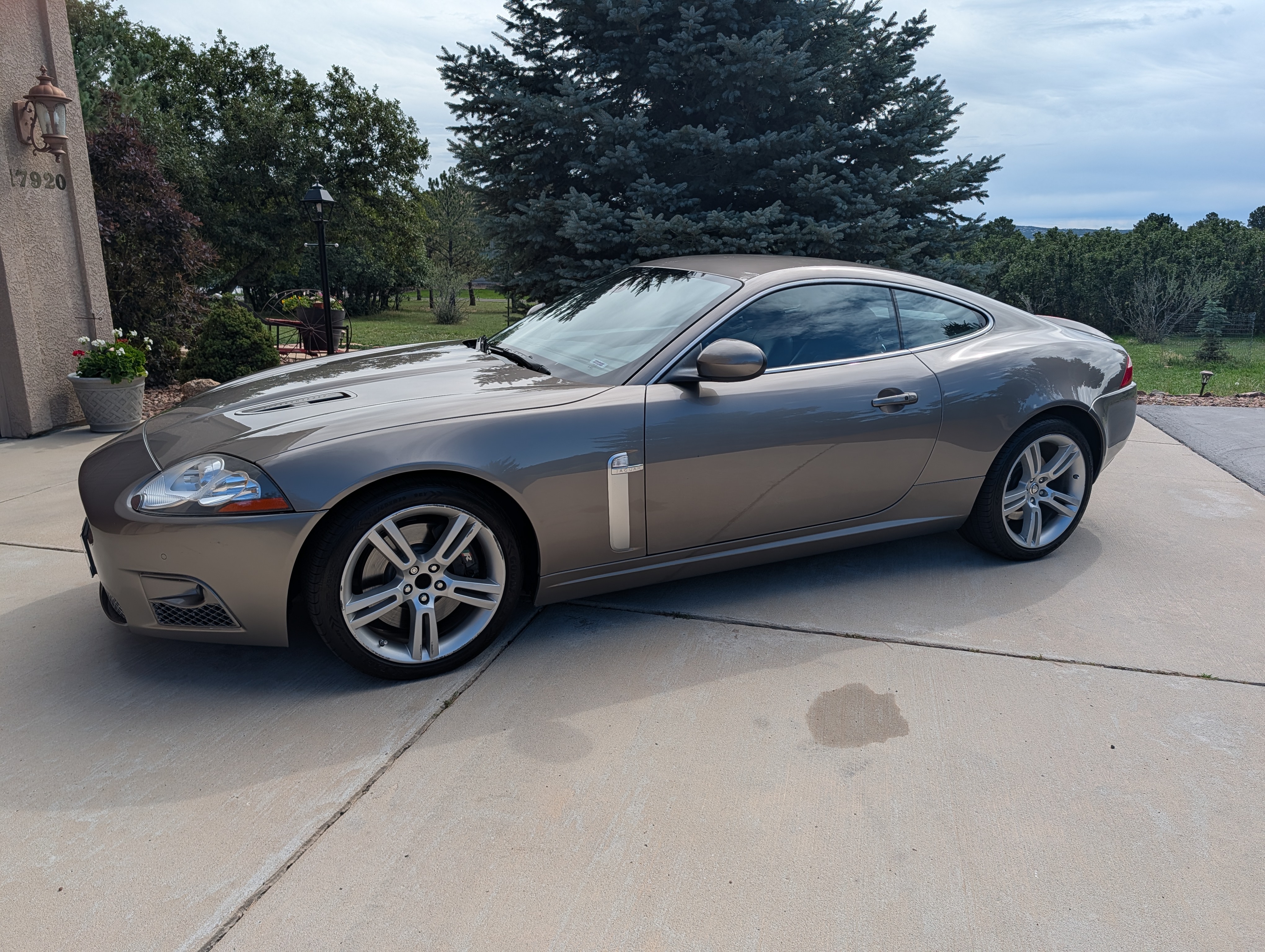 Used 2009 Jaguar XKR R RWD image 2