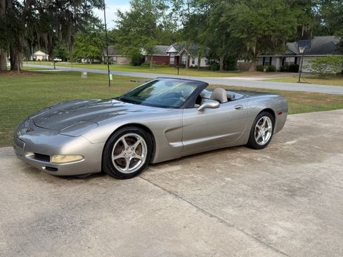 Used 2001 Chevrolet Corvette Convertible w/ Preferred Equipment Group2 RWD image 17