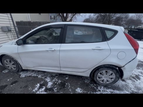 Used 2016 Hyundai Accent SE image 2