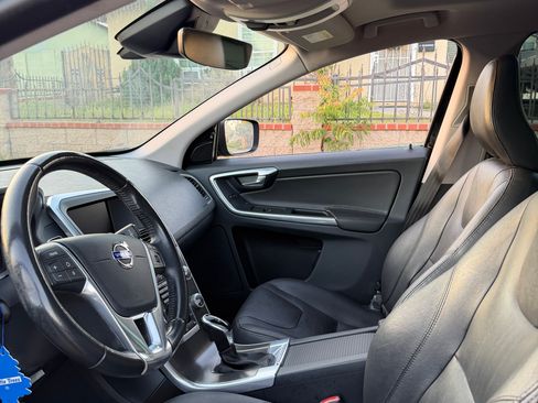 Used 2016 Volvo XC60 T5 Premier w/ Proximity Package image 9