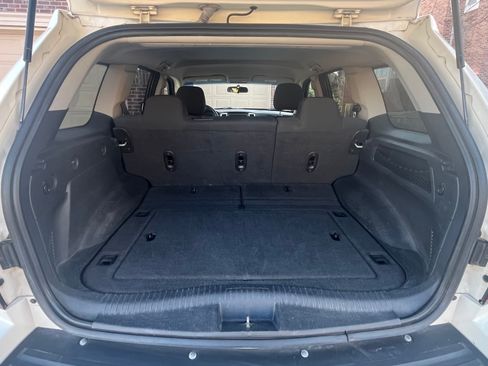 Used 2010 Jeep Grand Cherokee Laredo image 15