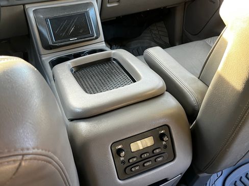 Used 2004 GMC Yukon SLT w/ 1SD Preferred Equipment Group image 5