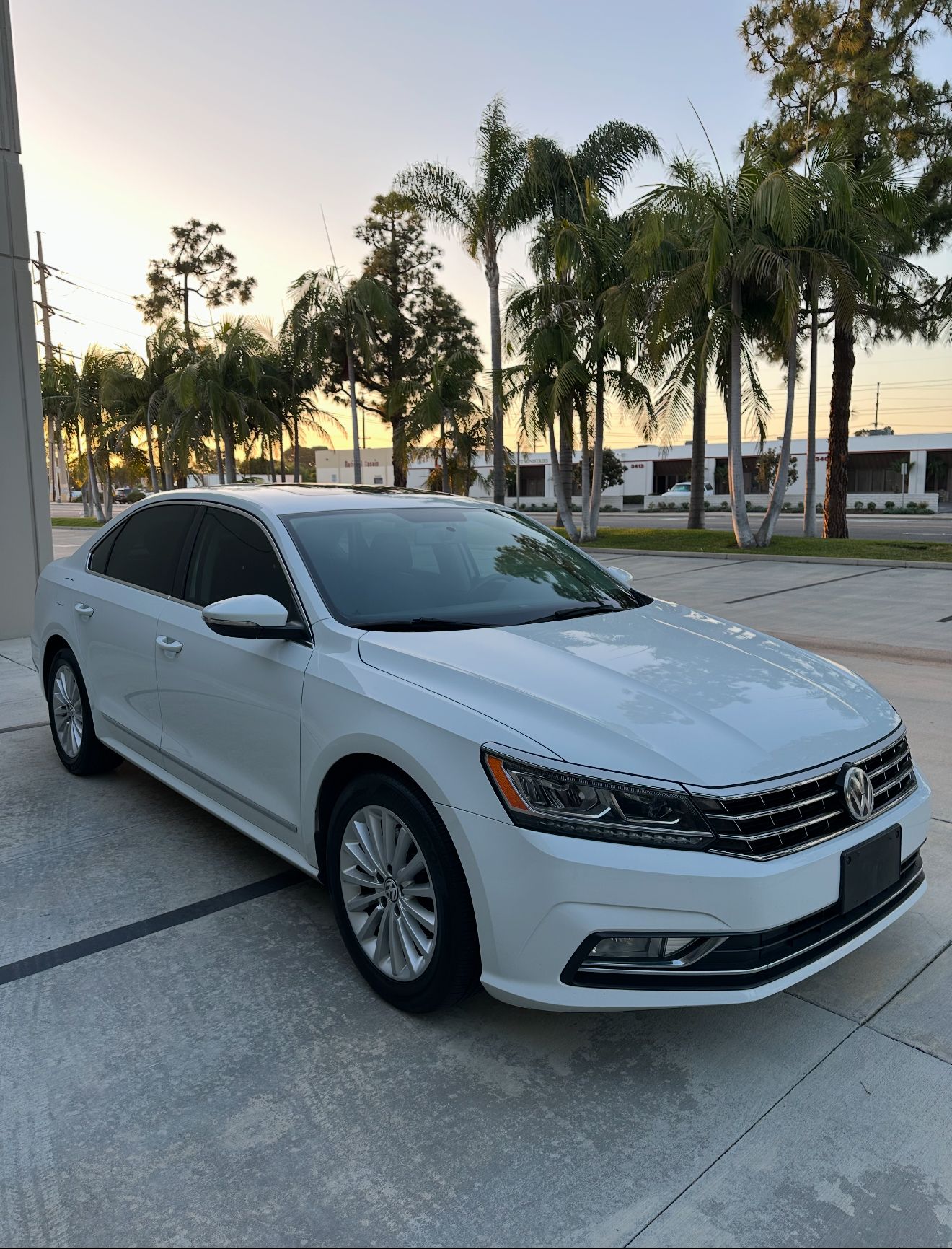 Used 2016 Volkswagen Passat 1.8T SE w/ Lighting Package (P06) FWD image 2