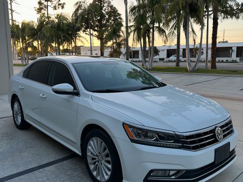 Used 2016 Volkswagen Passat 1.8T SE w/ Lighting Package (P06) FWD image 4