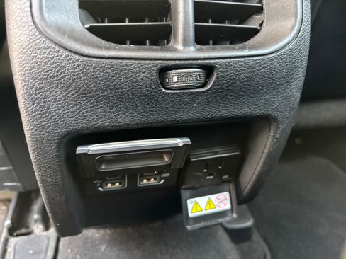 Used 2020 Jeep Cherokee Limited image 10