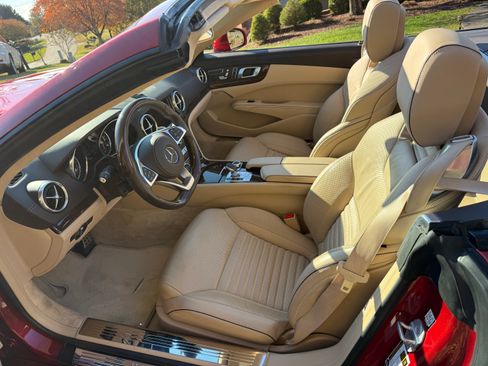 Used 2017 Mercedes-Benz SL 550 image 11