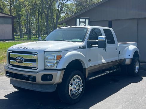 Used 2011 Ford F450 King Ranch w/ King Ranch w/Chrome Pkg image 2