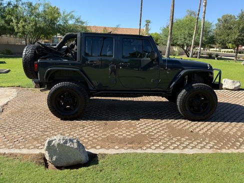 Used 2016 Jeep Wrangler Unlimited Sport w/ Connectivity Group image 10